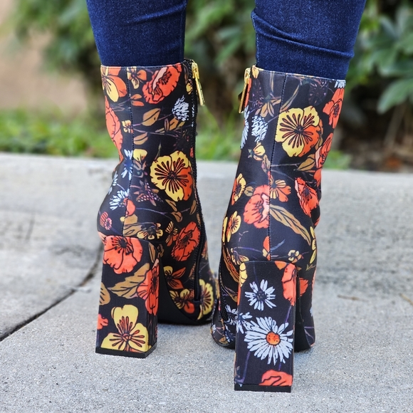 Women Flower Print Square Toe Chain Bit Buckle Block Heel Bootie - Picture 5 of 5